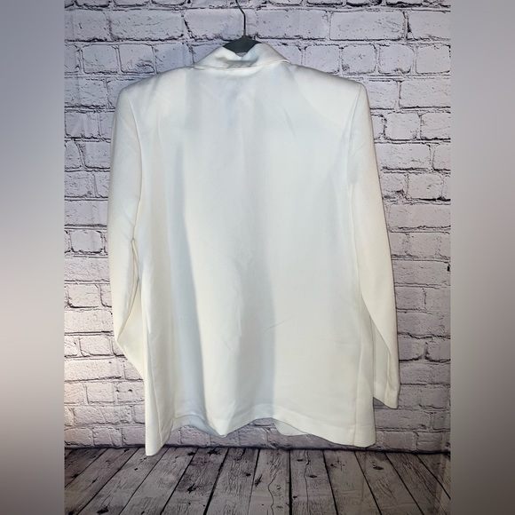 New York Michele. Ladies off white lined front button Jacket. Size 8 - Picture 3 of 6